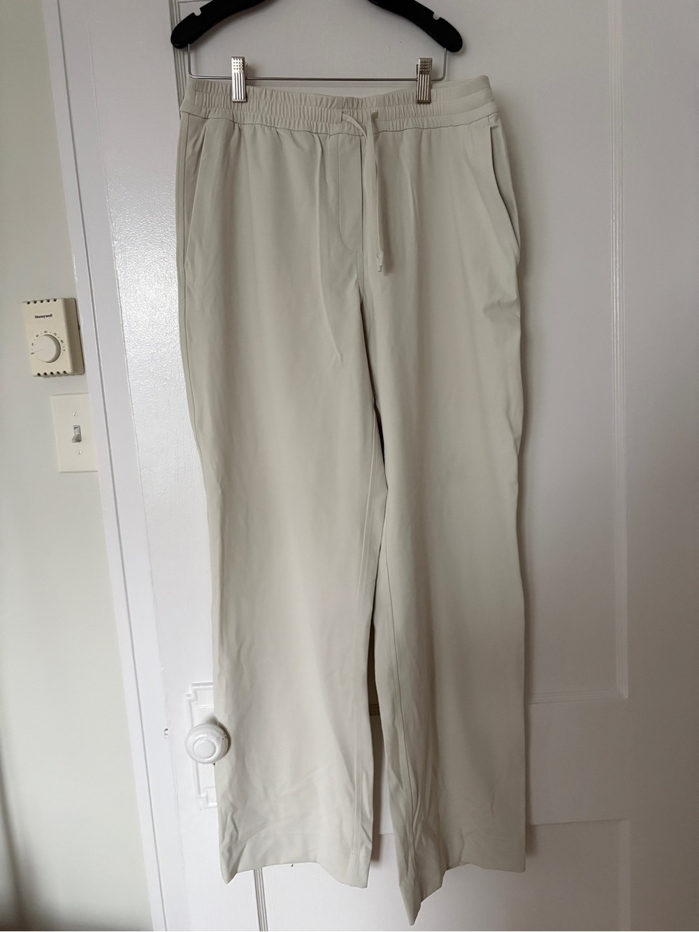 Lululemon Athletica Women's Casual Drawstring Pants in Light Cream